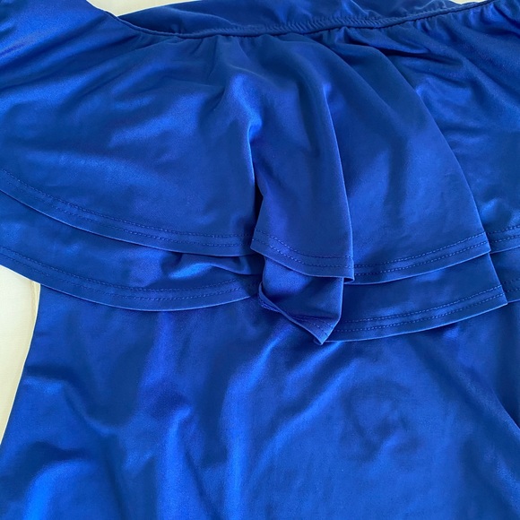 Off shoulder ruffled bodysuit 😍 - Picture 2 of 3